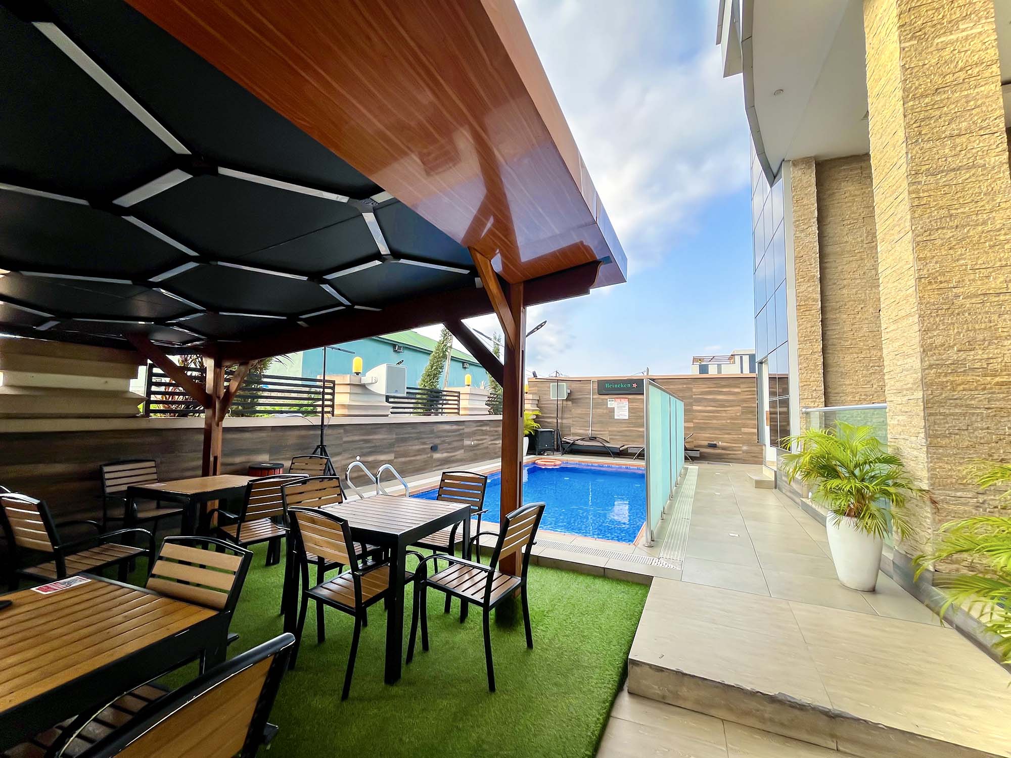 pool bar